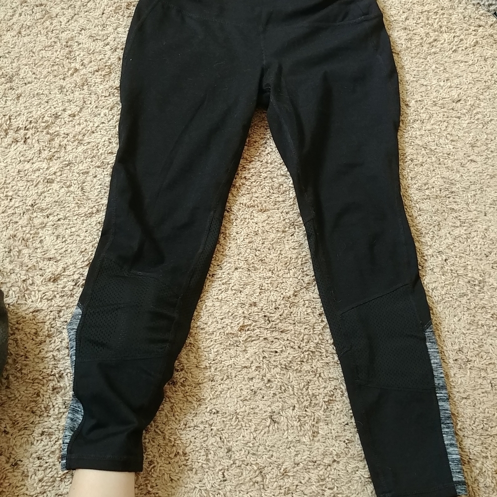 Hole pattern leggings